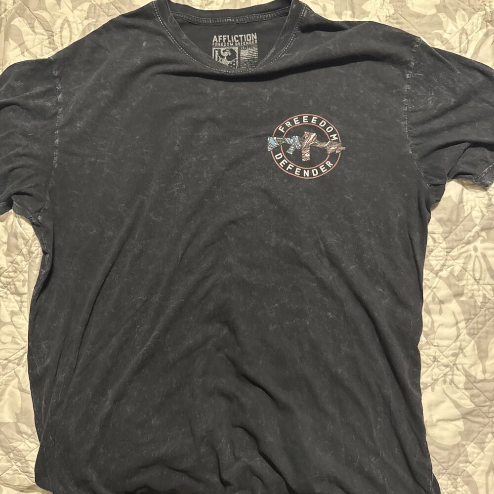 Freedom Defender Tee 2x distressed, look